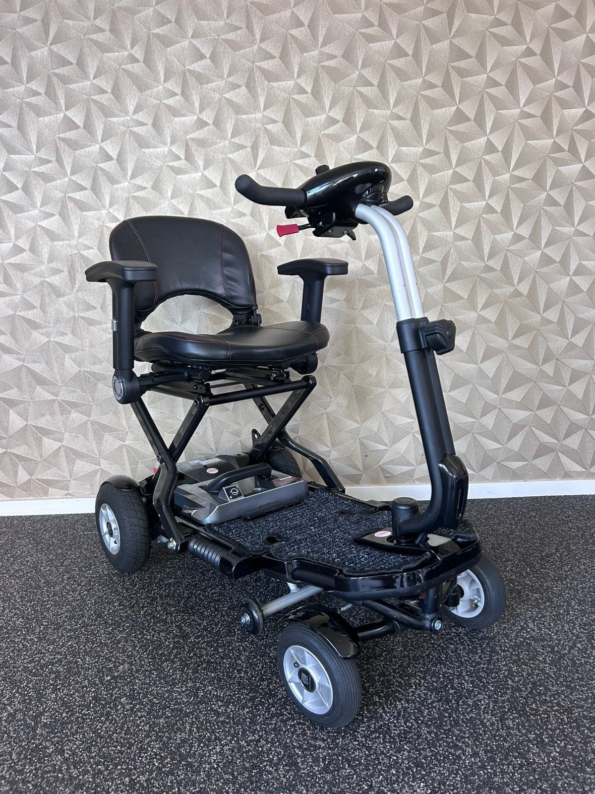 Opvouwbare scootmobiel | Carbon Deluxe Black Limited, Diversen, 10 km/u of minder, Zorgbroeder, Zoom 19, Info@zorgbroeder.nl