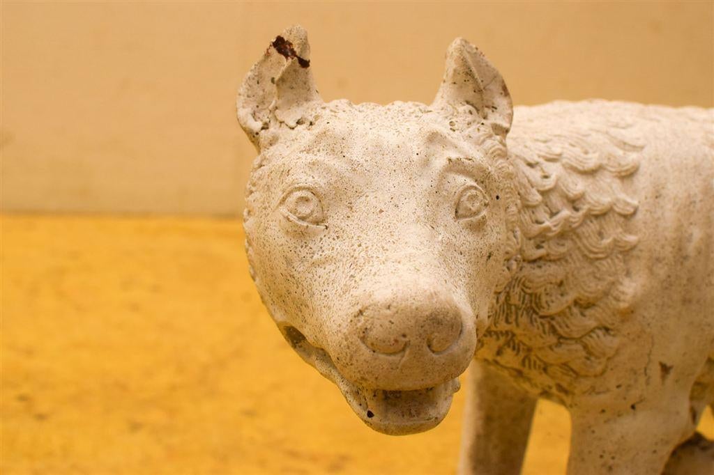 Tuinbeeld van een wolf die kinderen voet 44610, Ophalen of Verzenden, Gebruikt, Steen