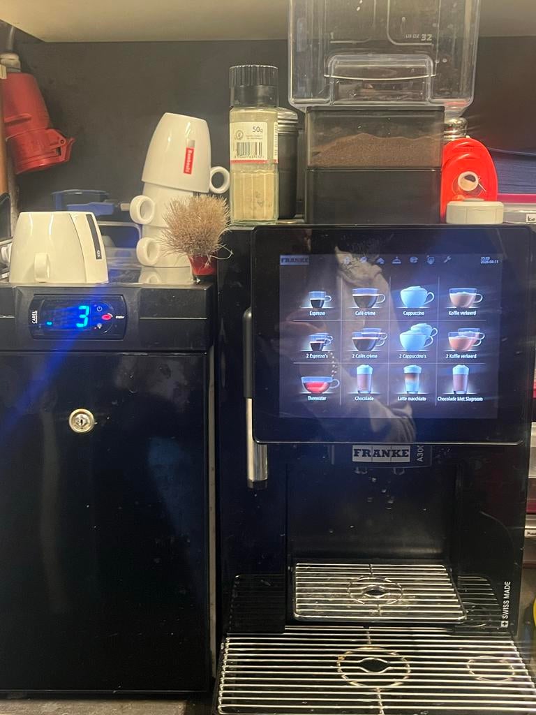 Franke A300 koffiemachine met bonen en verse melk, Gebruikt, 10 kopjes of meer, Koffiemachine, Koffiebonen