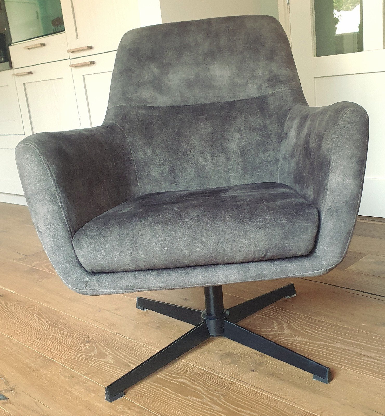 Velvet draaifauteuil Tarkio in Adore Hunter, Ophalen, Stof, 50 tot 75 cm