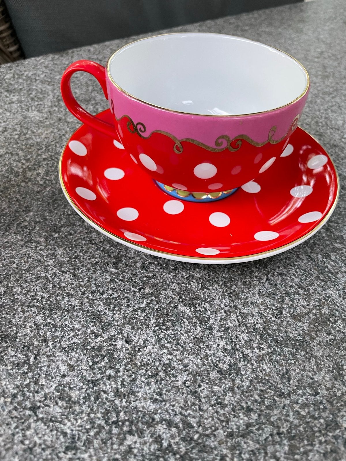 Douwe Egbert Oilily Kop en Schotel Rood met Witte Stippen, Ophalen, Keramiek, Zo goed als nieuw, Kop(pen) en/of Schotel(s)