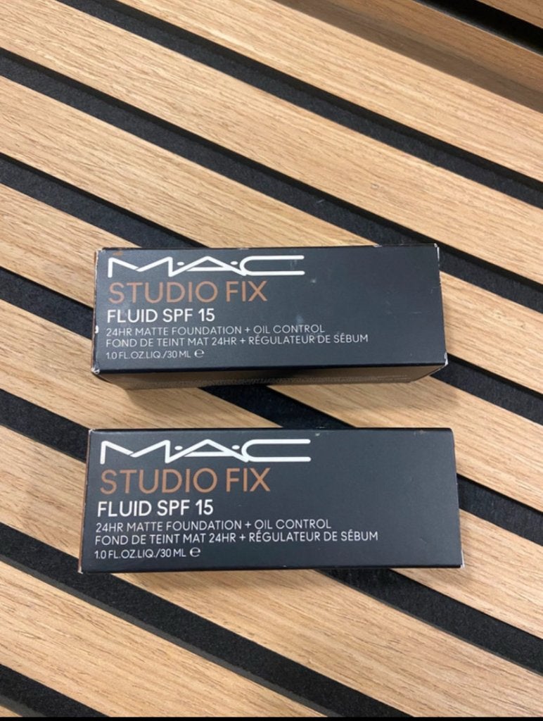 MAC Studio Fix Fluid SPF 15 Foundation Nieuw, Gehele gezicht, Beige, Nieuw, Ophalen of Verzenden