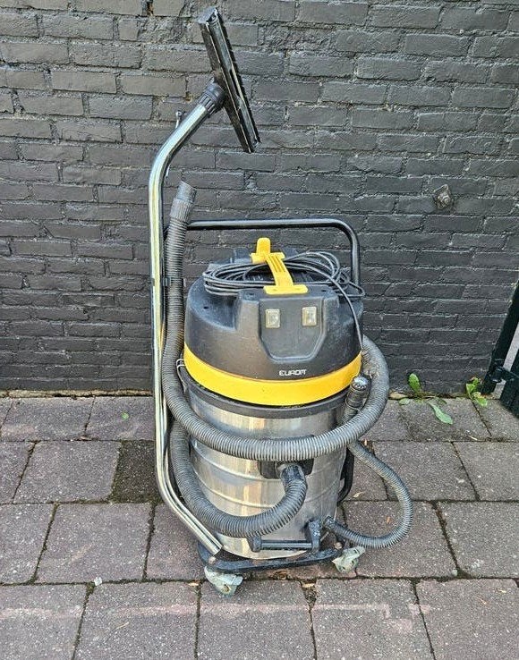 grote stofzuiger en waterzuiger, Ophalen