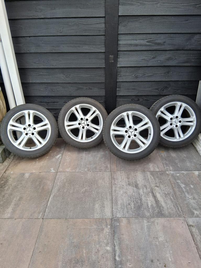 Te koop 4 orginele lichtmetalen Mercedes velgen met banden, Ophalen of Verzenden, 17 inch, Zomerbanden, Band(en)