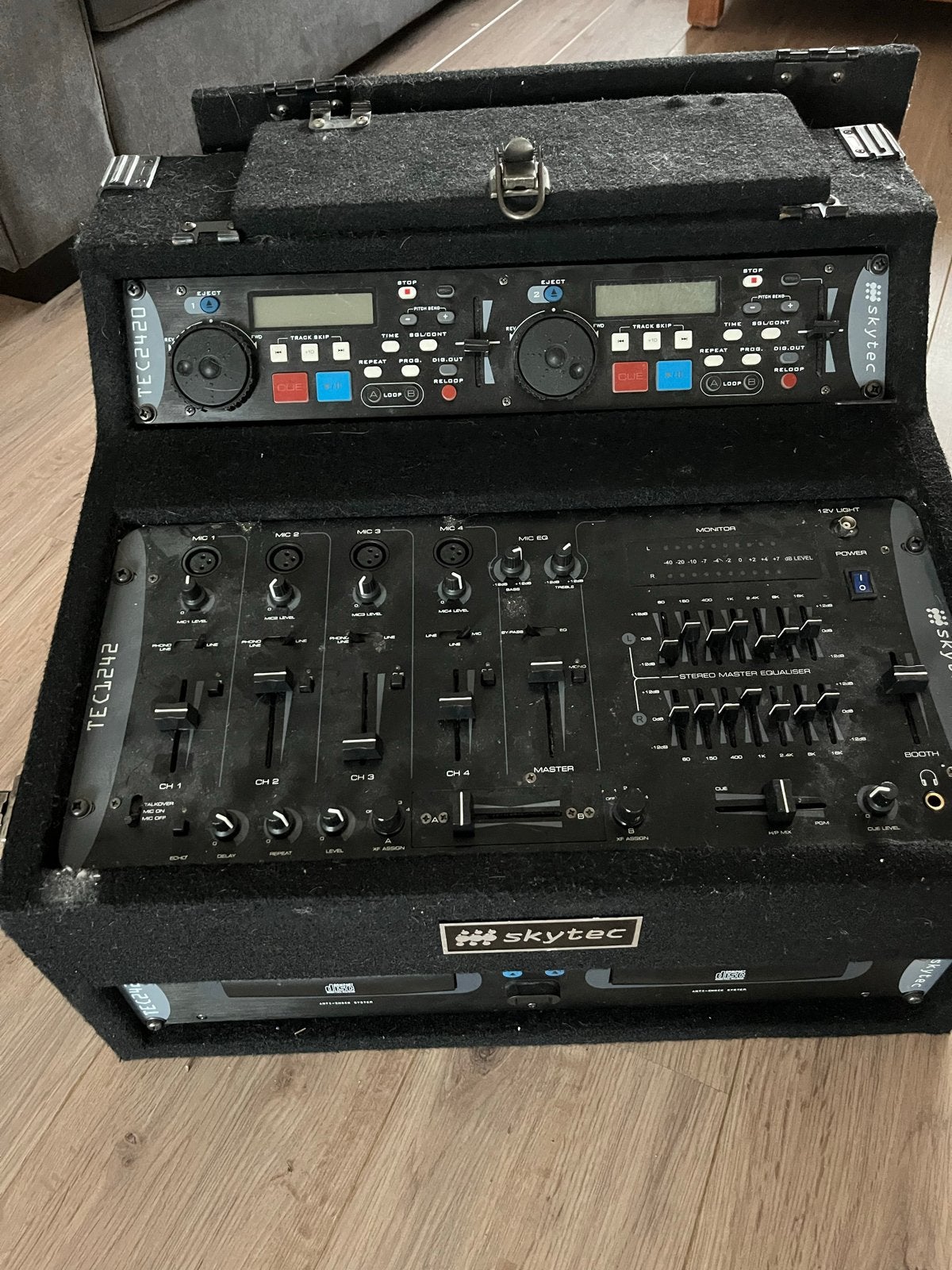 Skytec TEC2420 DJ-set met mixer en dubbele CD-speler, Ophalen, Gebruikt, Dj-set, Overige merken