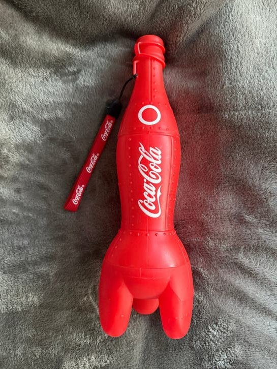 Coca-Cola raket bidon fles met koord, logo opdruk themepark, Ophalen of Verzenden, Zo goed als nieuw