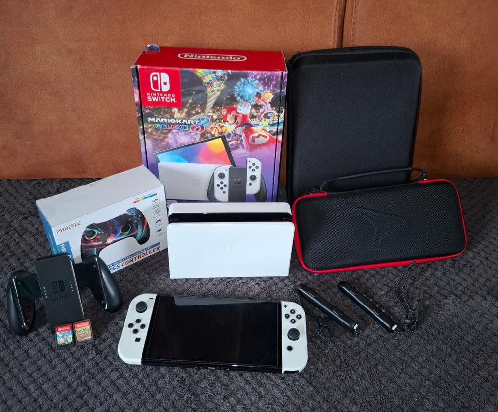 Nintendo Switch OLED met 2 controllers, 2 games en accessoir, Ophalen, Zo goed als nieuw, Met 1 controller, Switch OLED