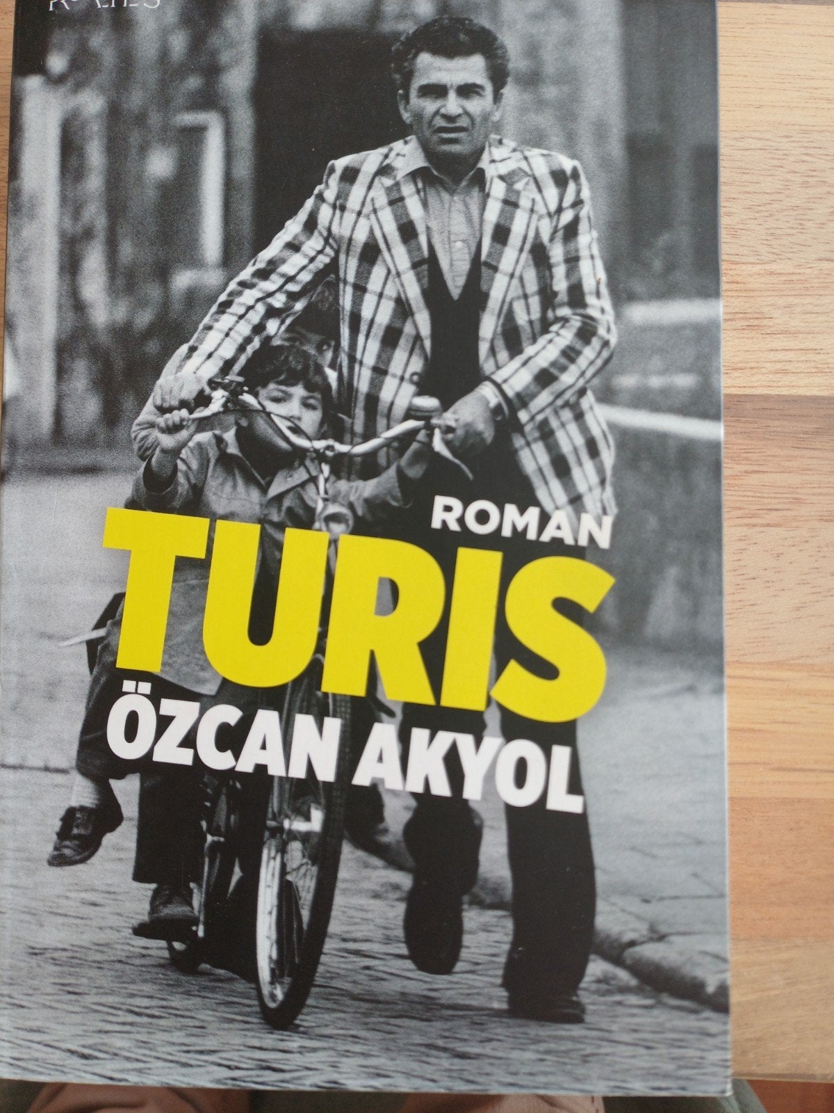 Özcan Akyol - Turis, Ophalen of Verzenden, Zo goed als nieuw, Özcan Akyol
