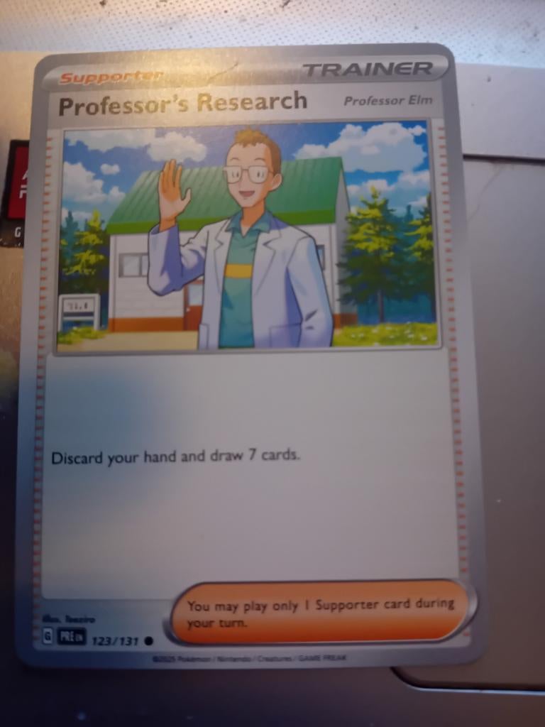 Pokémon TCG Professor's Research (Professor Elm) 123/131, Ophalen of Verzenden, Zo goed als nieuw, Losse kaart, Foil