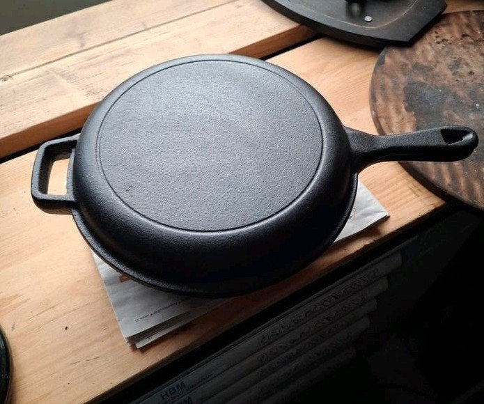 Nieuwe 2-in-1 Gietijzeren Braadpan en Skillet, Geschikt voor barbecue, Nieuw, Ophalen of Verzenden, Braadpan