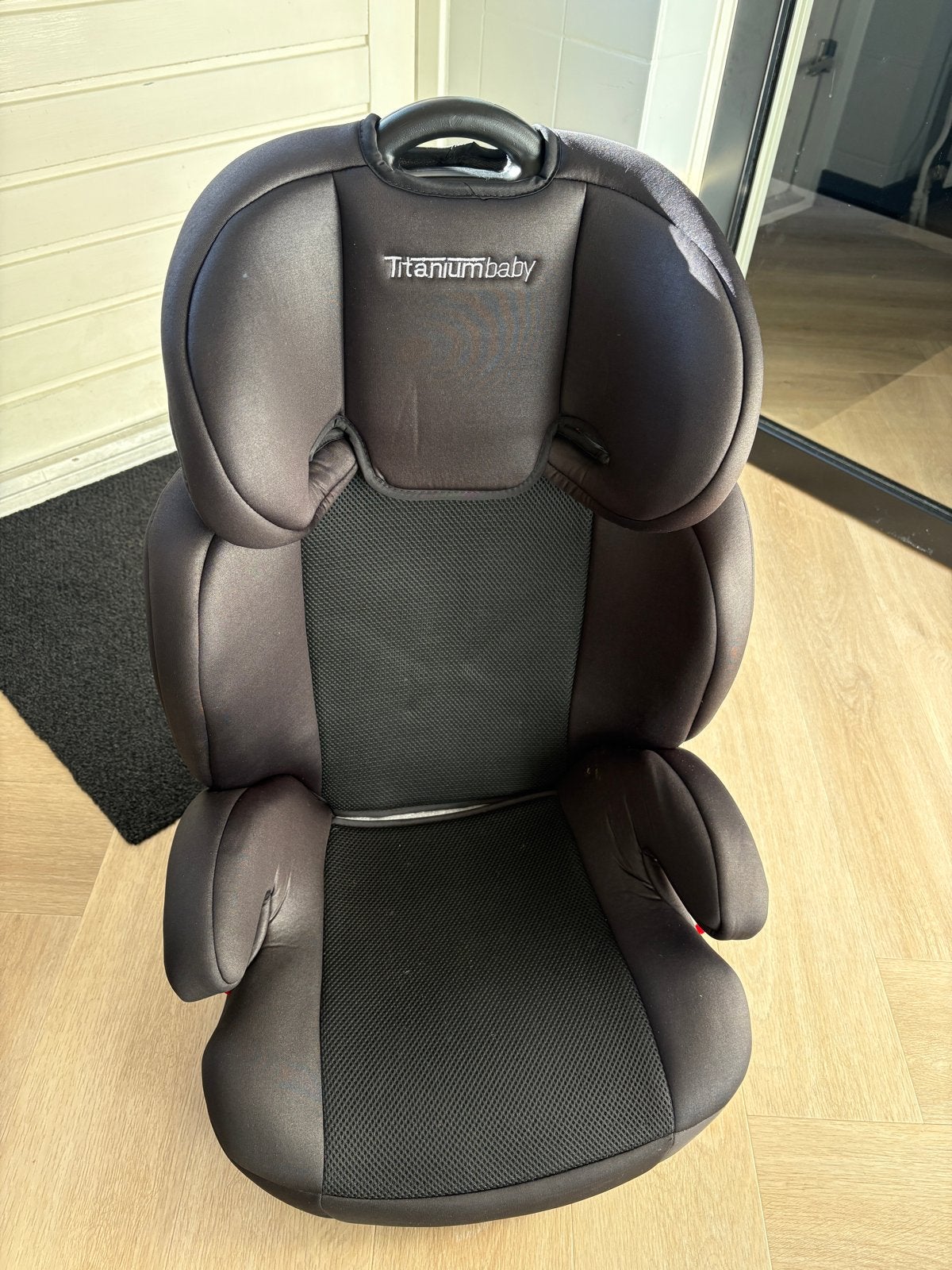 Titaniumbaby Autostoel met isofix systeem, Autogordel of Isofix, Gebruikt, 15 t/m 36 kg, Afneembare rugleuning