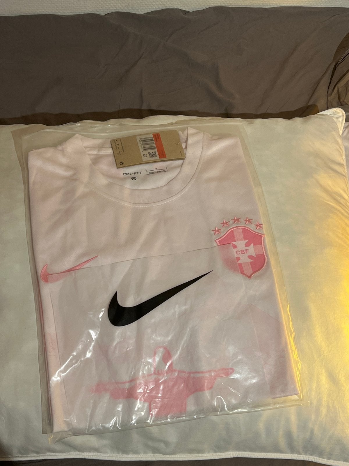 Nieuw Brazilië voetbalshirt roze (Nike) - Maat L, Ophalen of Verzenden, Nieuw, Maat 52/54 (L), Roze