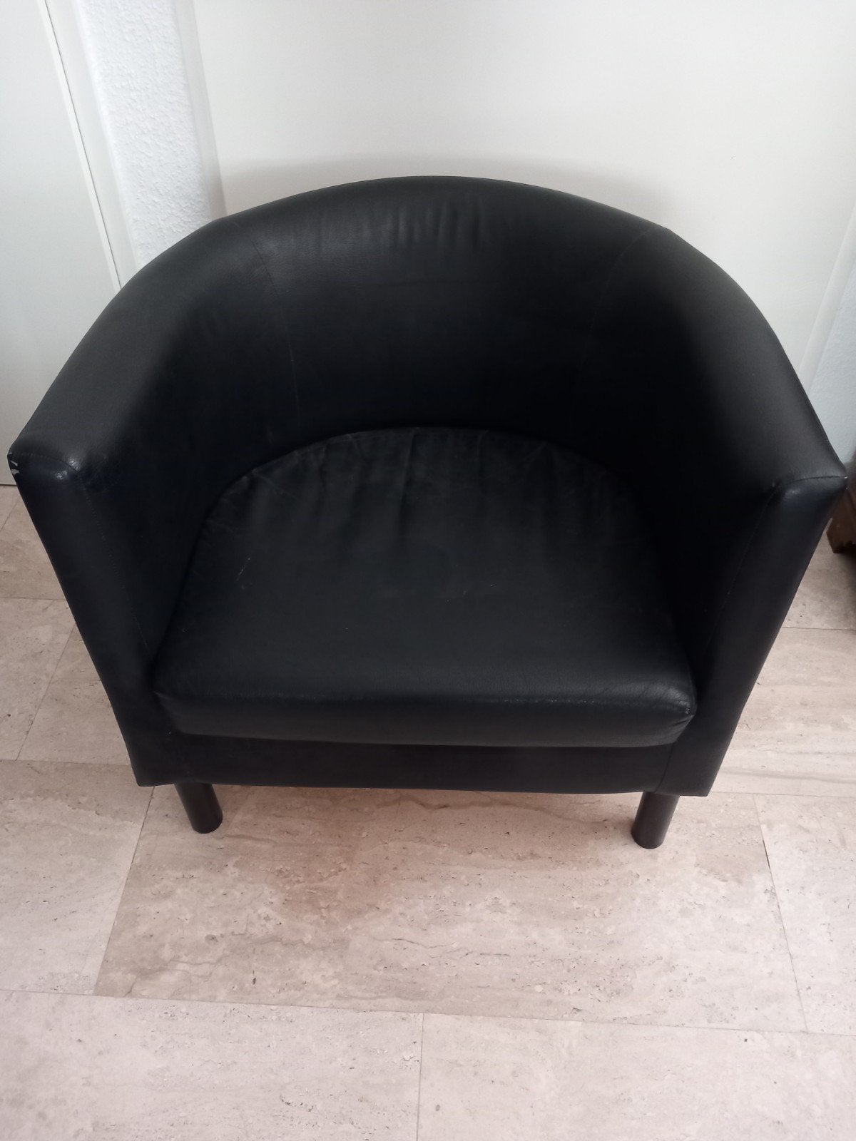Zwarte leren fauteuil - Comfortabele kuipstoel, Huis en Inrichting, Fauteuils, Ophalen, Gebruikt, Minder dan 75 cm, Leer