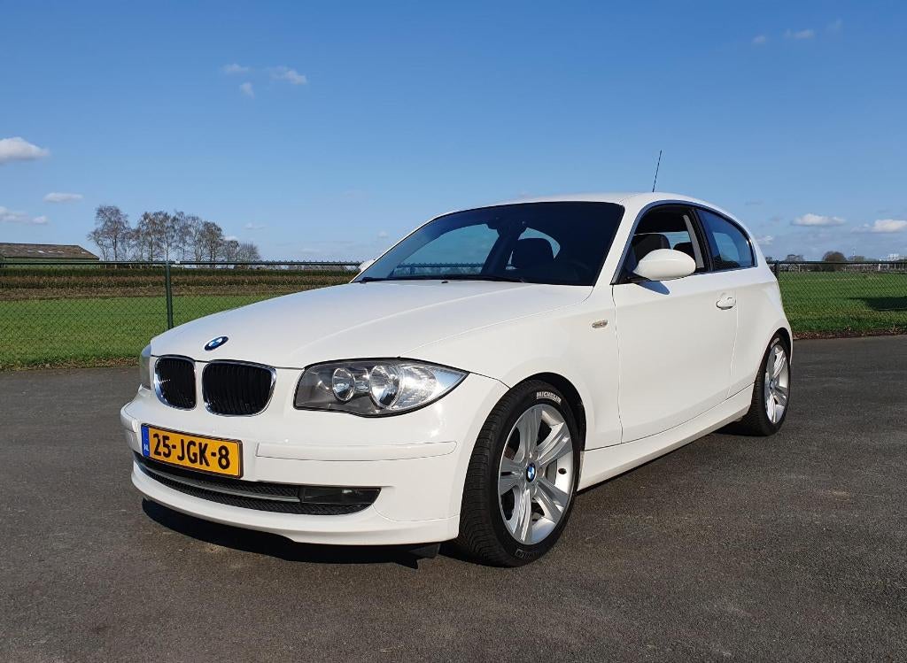 BMW 1-serie E81 | 116i | 2009 | Motor gereviseerd | Topstaat, 1-Serie, Start-stop-systeem, 1599 cc, 4 cilinders