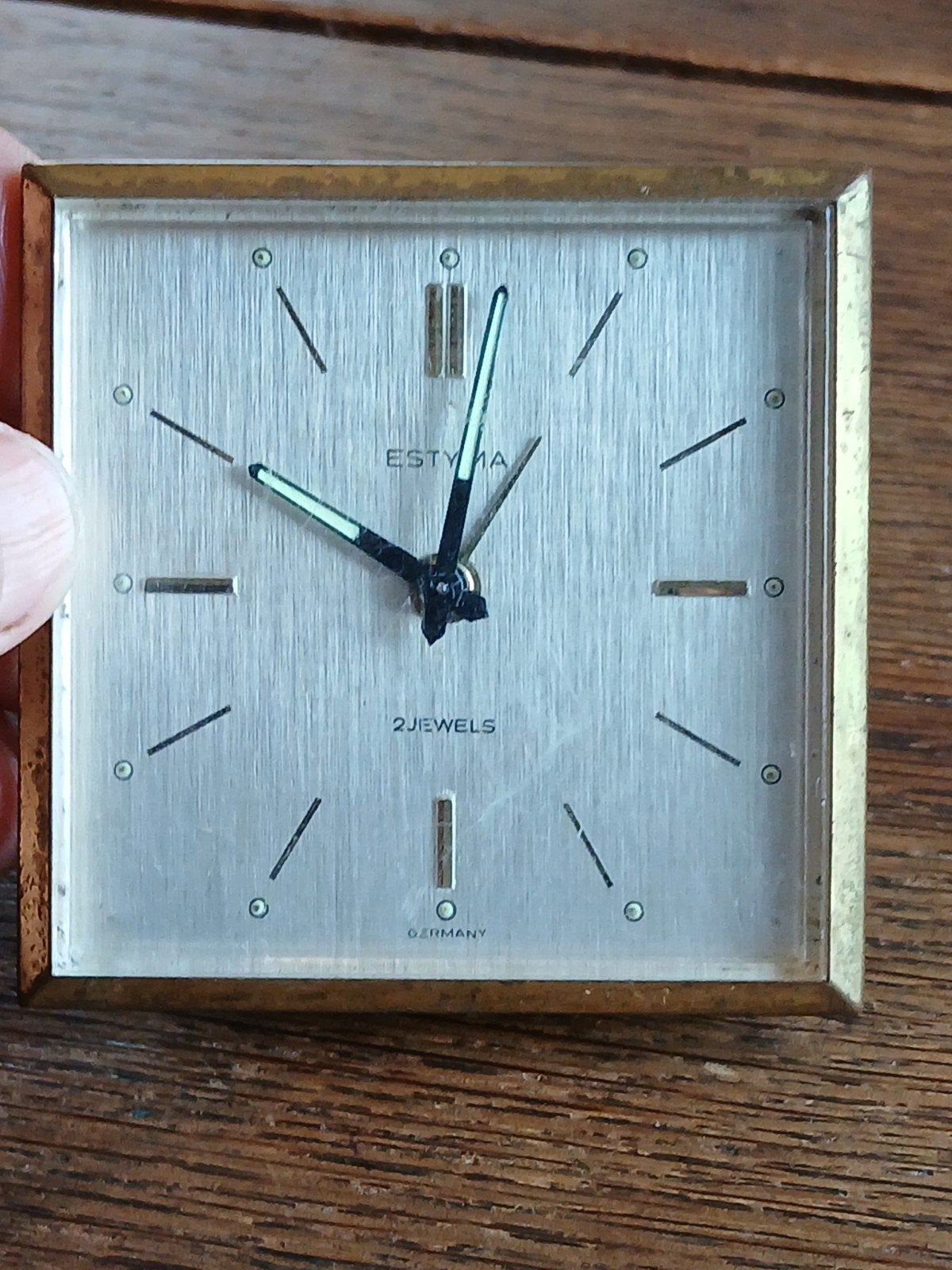 PRACHTIG VINTAGE KLOKJE,(ESTYMA 2 JEWELS) LOOPT OP TIJD.., Goud, Ophalen of Verzenden, Overige merken, Wekker