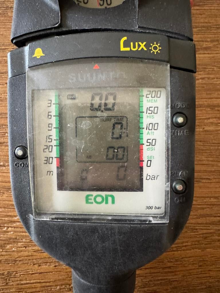 Suunto EON duikcomputer met lucht indicatie, Zwart, Ophalen of Verzenden, Zo goed als nieuw, Kompas