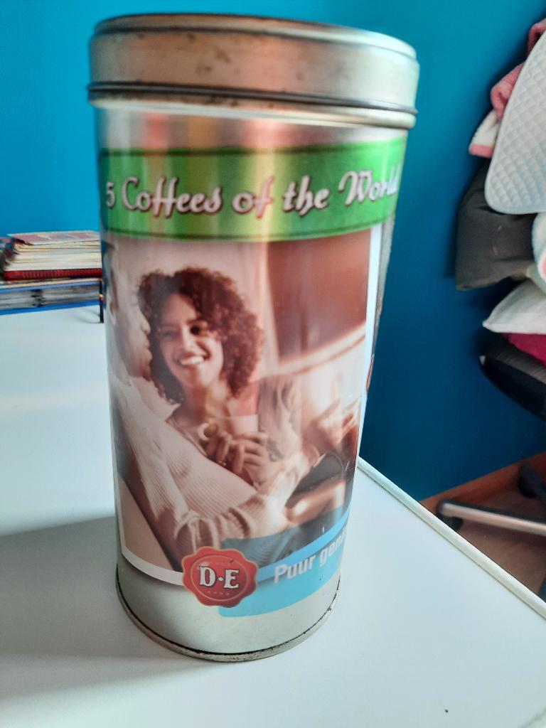 blikje Douwe Egberts 250 jaar,gebruikt,ca. 18,5 hoog,9,5rond, Verzamelen, Blikken, Ophalen of Verzenden, Gebruikt, Koffie, Douwe Egberts
