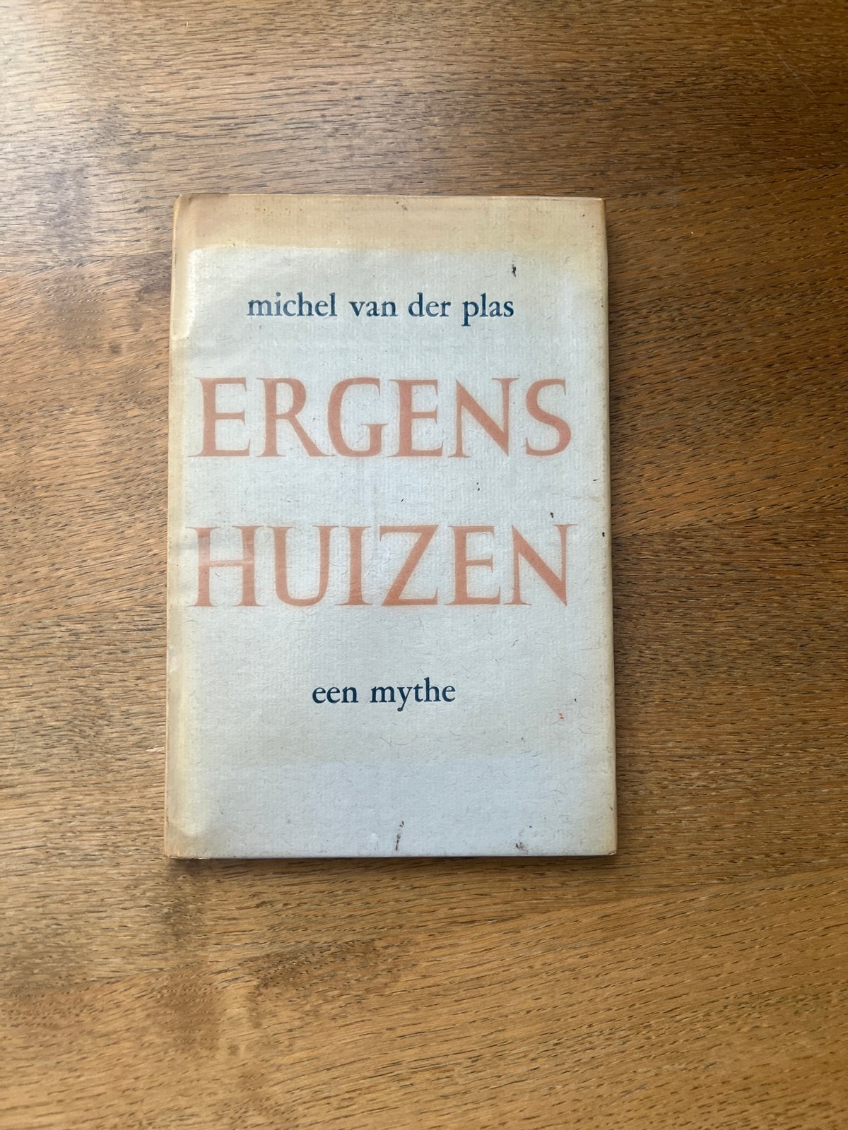 Ergens Huizen - Michel van der Plas (een mythe), Ophalen of Verzenden, Gelezen, Nederland