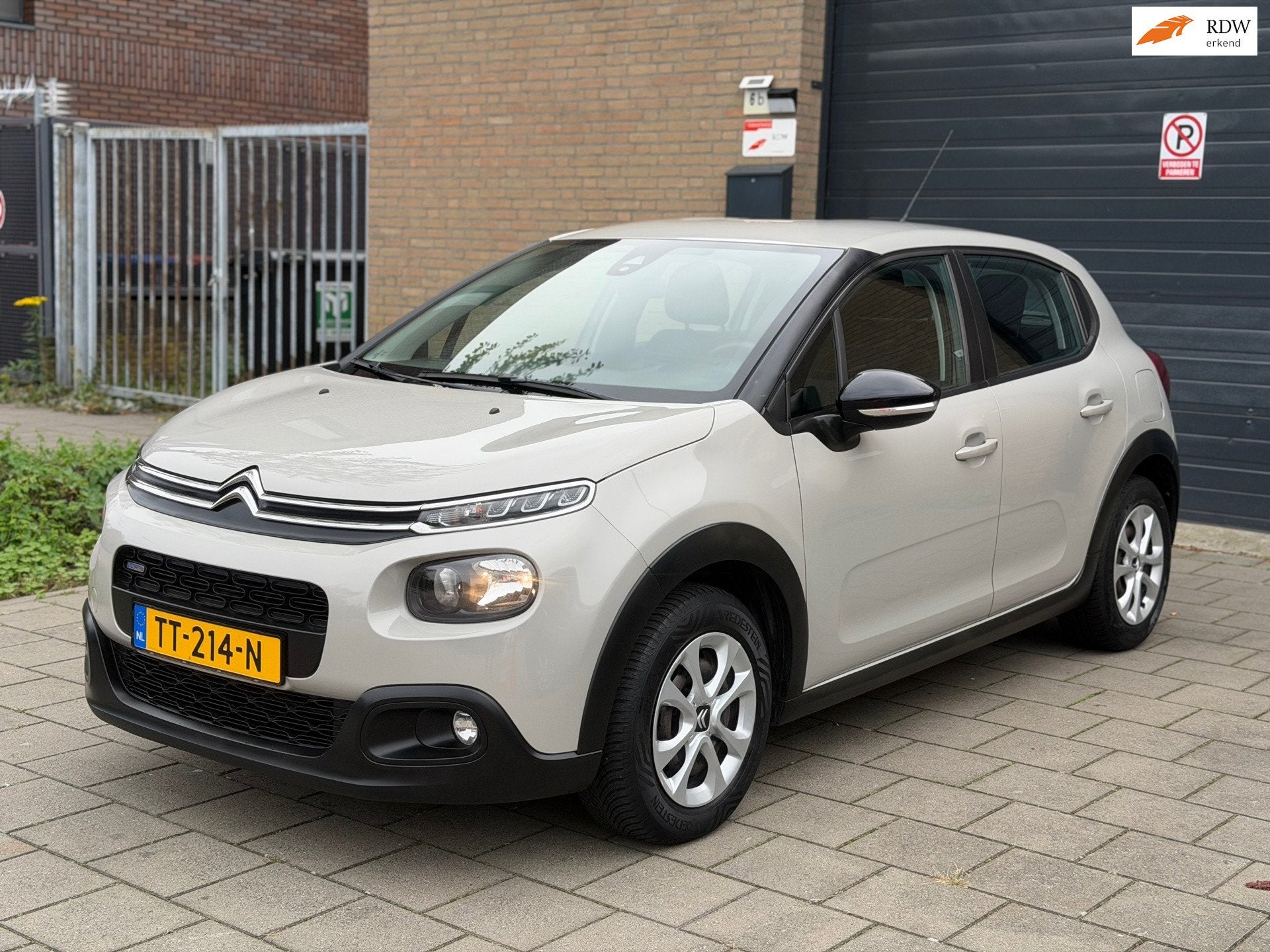 Citroen C3 1.2 PureTech Feel Apk Airco cruise Control Elekt., Auto's, Dealer onderhouden, Euro 6, 1199 cc, 82 pk