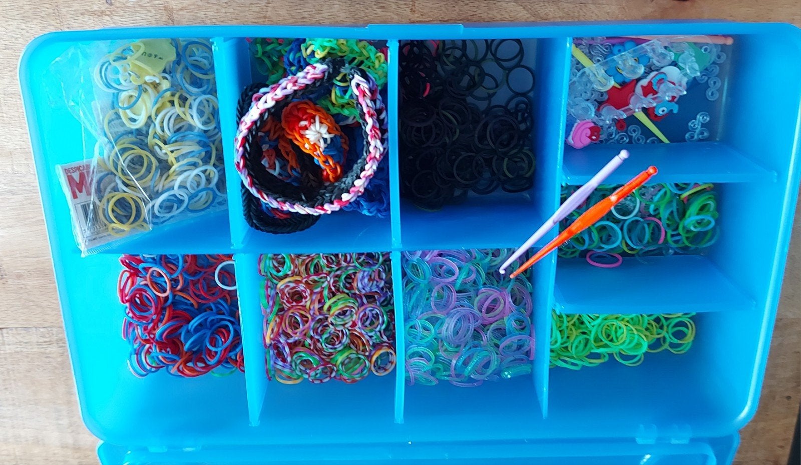 Set Loombands met opbergdoos en loomapparaat, Gebruikt, Meerkleurig, Ophalen of Verzenden, Educatief