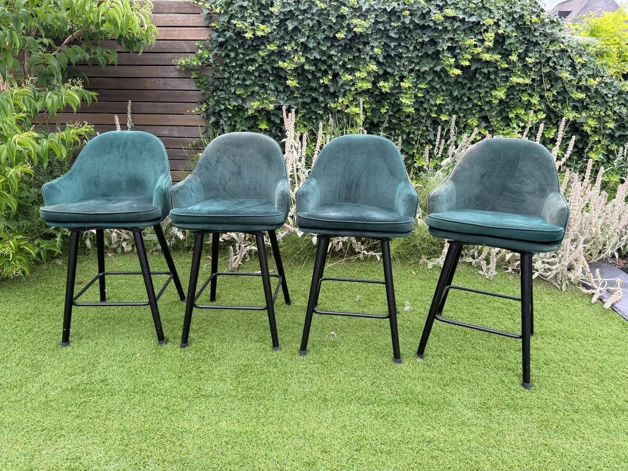 Set van 4 groene velvet barkrukken met houten poten, Ophalen, Gebruikt, In hoogte verstelbaar, 60 tot 90 cm
