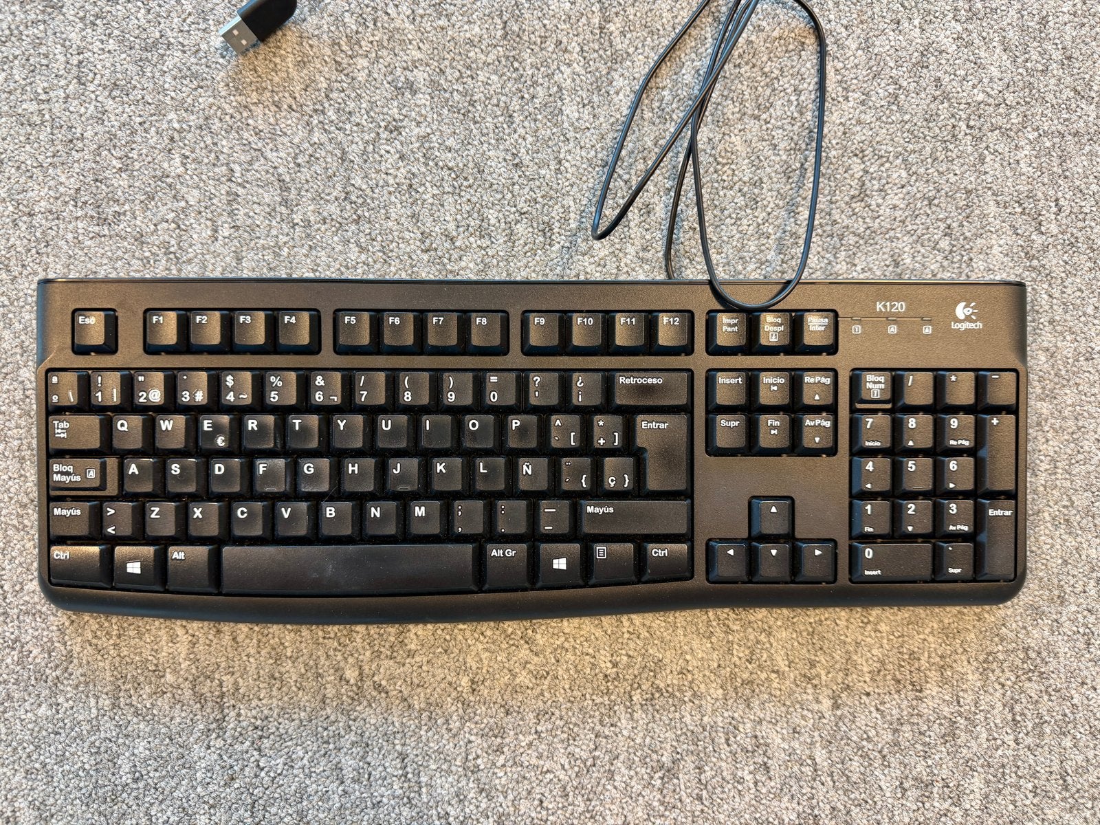 Logitech K120 bedraad toetsenbord - Spaans, Computers en Software, Toetsenborden, Gebruikt, Ophalen of Verzenden, Overige indelingen