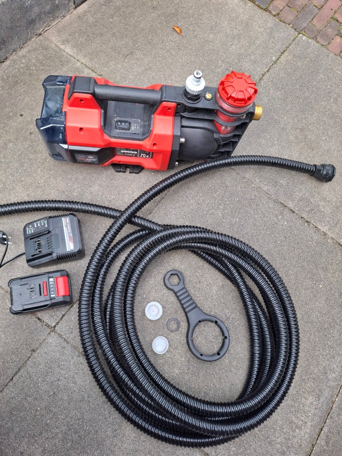Einhell AQUINNA 18/30 Li F LED Accu Waterpomp Set, Tuin en Terras, Ophalen, Zo goed als nieuw, Accu, Besproeiingspomp