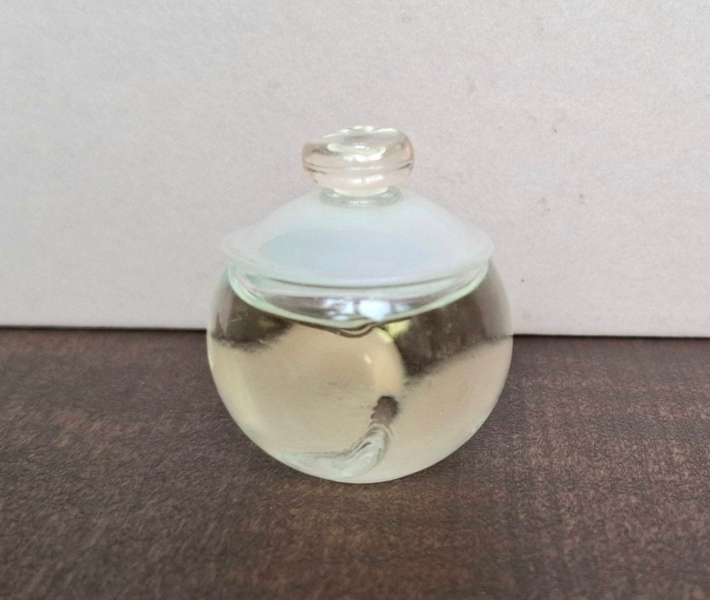 Cacharel vintage parfum miniatuur 4ML, Ophalen of Verzenden, Zo goed als nieuw, Miniatuur, Gevuld