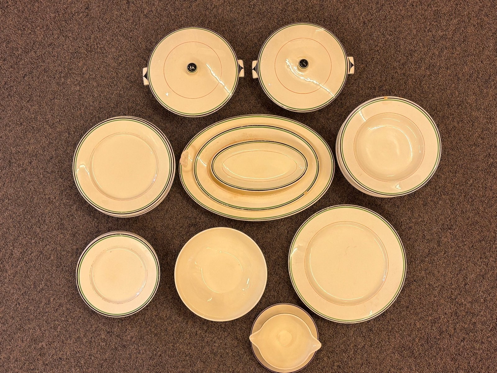 Groot retro servies met gebruikssporen - 33 stuks, Huis en Inrichting, Keuken | Servies, Ophalen, Gebruikt, Keramiek, Vintage