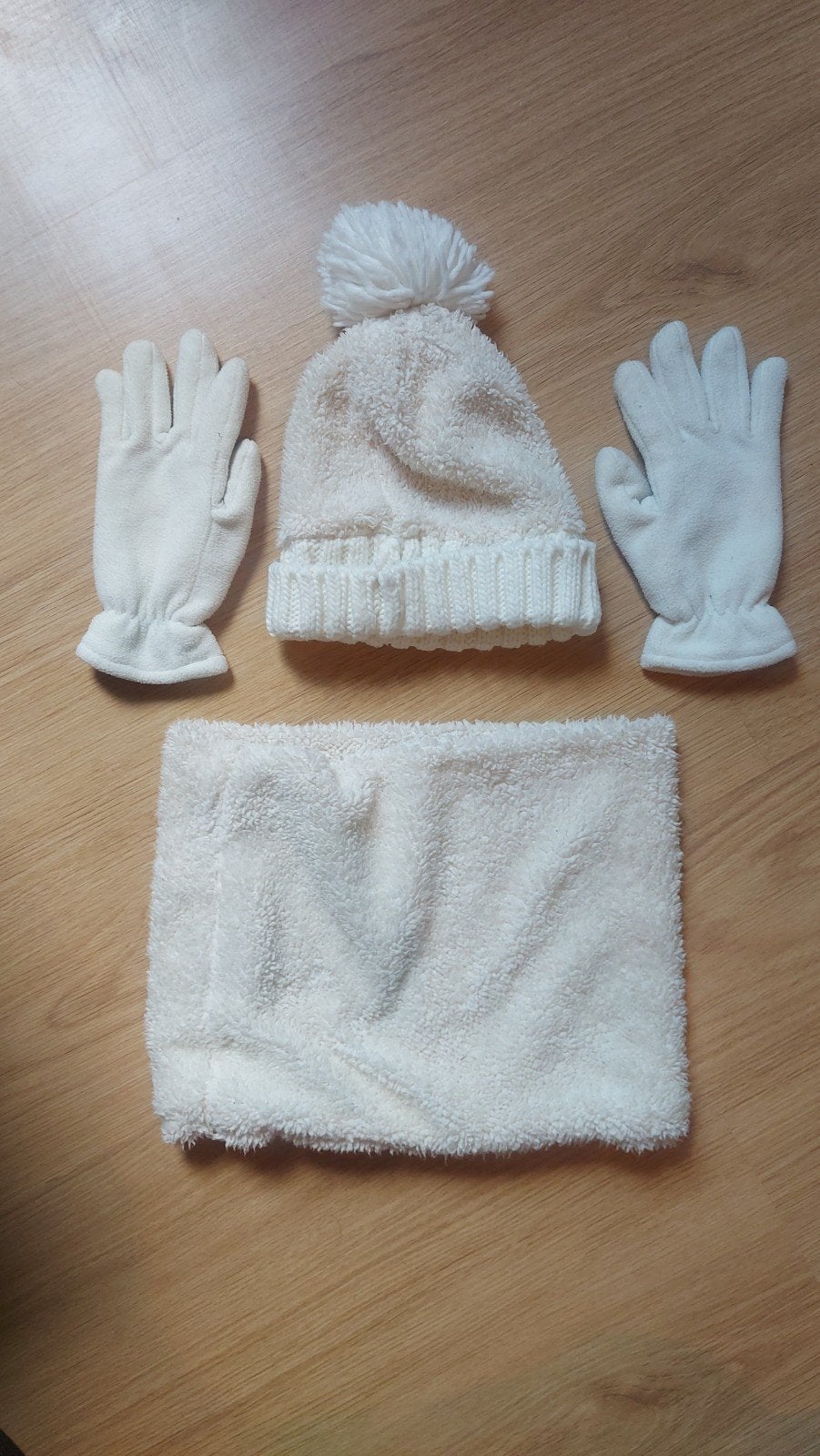 Witte muts, sjaal en handschoenen set, Ophalen of Verzenden, Zo goed als nieuw, Muts