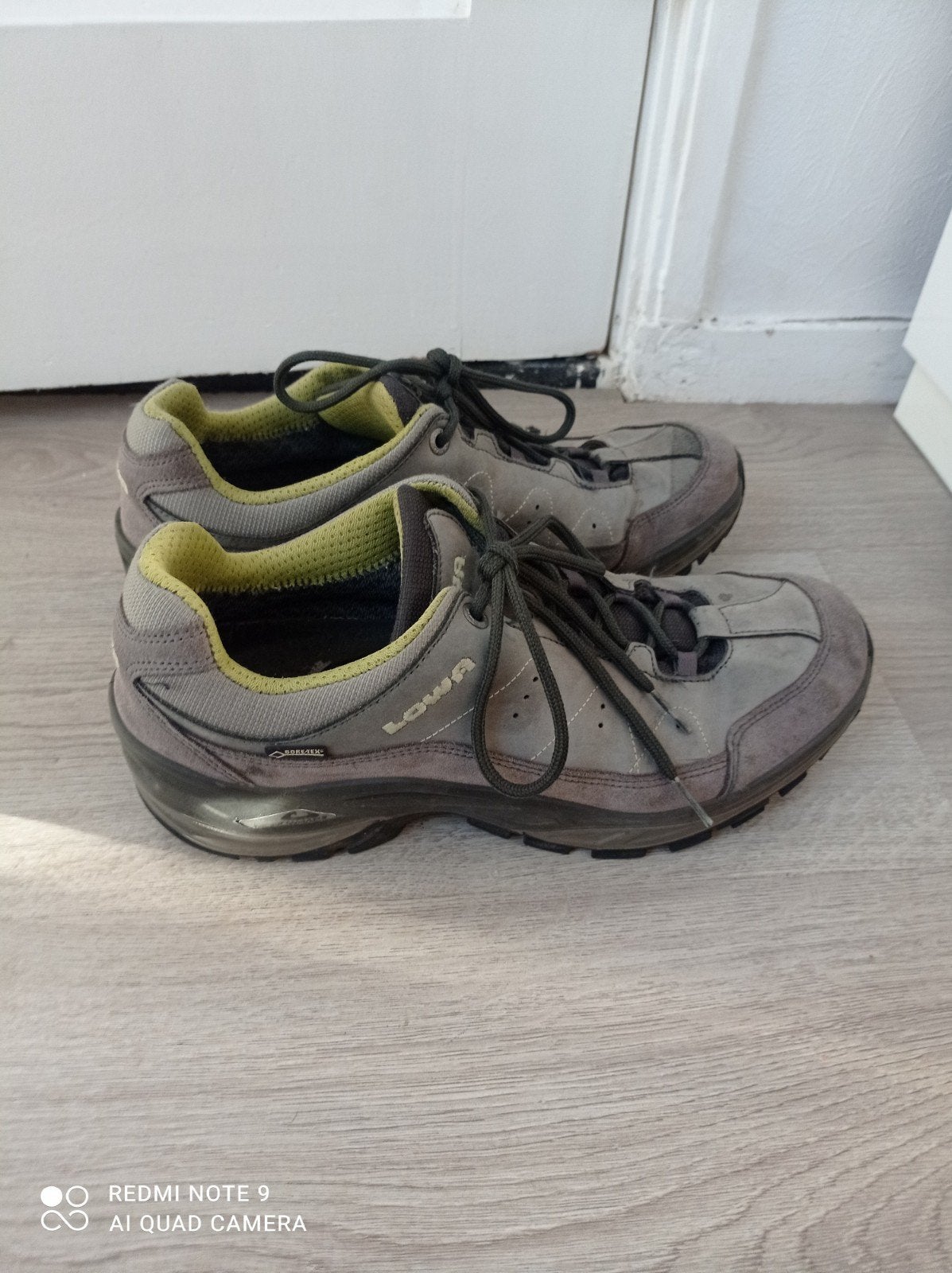 Te koop Lowa wandel schoenen maat 43/½, Ophalen of Verzenden, Zo goed als nieuw, Zwart, Wandelschoenen of Bergschoenen