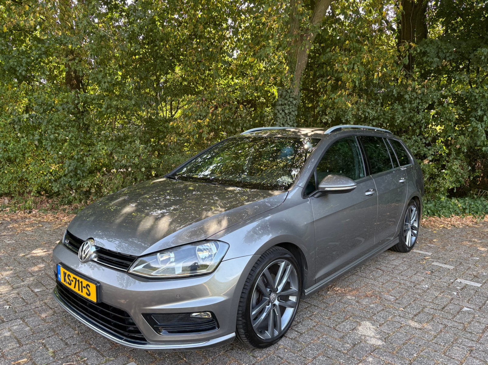 Volkswagen Golf 1.6 TDI R-line 81KW/110PK Variant 2016 Grijs, Voorwielaandrijving, 4 cilinders, Navigatiesysteem, Origineel Nederlands