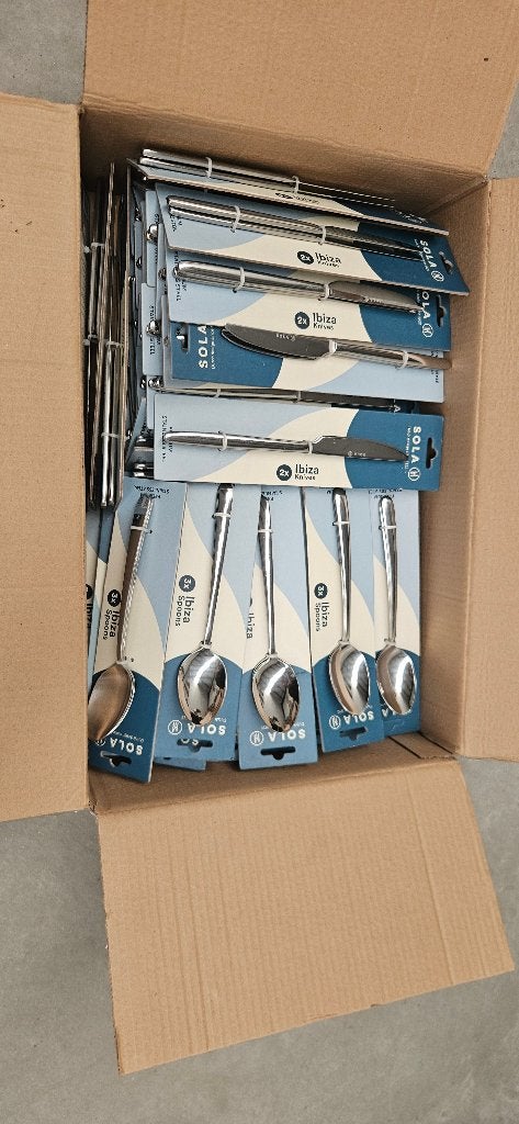 bestek nieuw - 64 lepelsets + 40 messensets, Nieuw, Ophalen of Verzenden, Mes, Rvs of Chroom