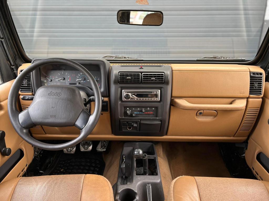 Jeep Wrangler 4.0i Hardtop 4x4 | 89DZ KM | NAP | 2e Eign. |, Auto's, Euro 2, 450 kg, Gebruikt, Beige