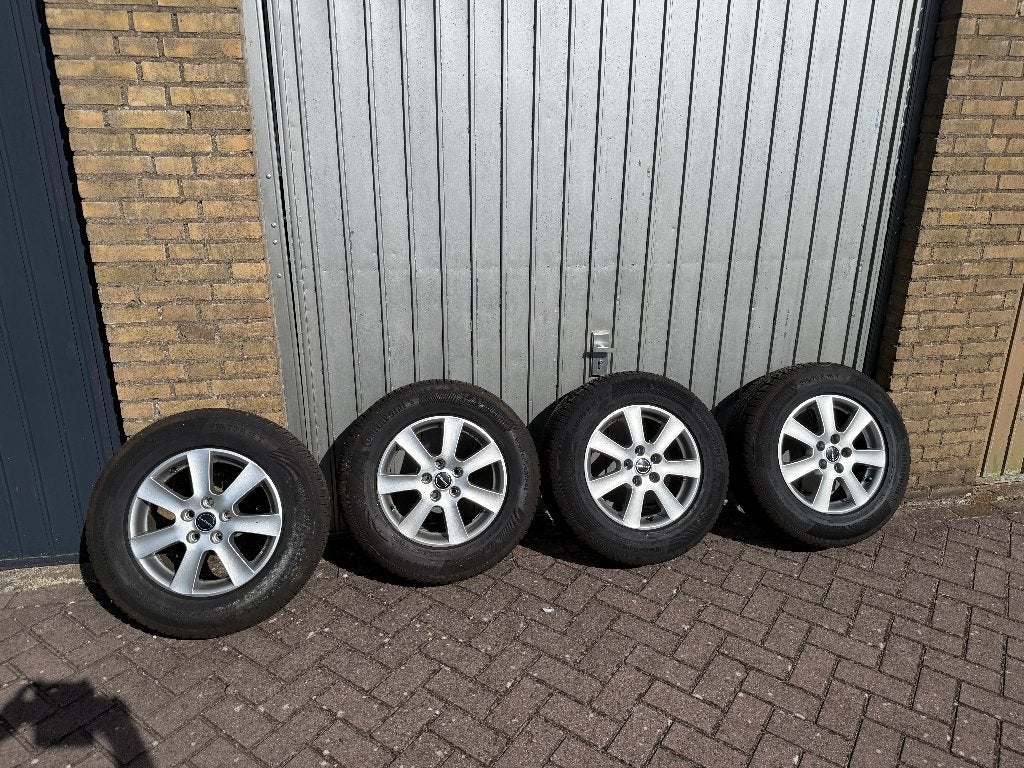 Continental Winterbanden set 215/70 R16 op Borbet LMV 5x115, Auto-onderdelen, Ophalen, 16 inch, Banden en Velgen, Winterbanden