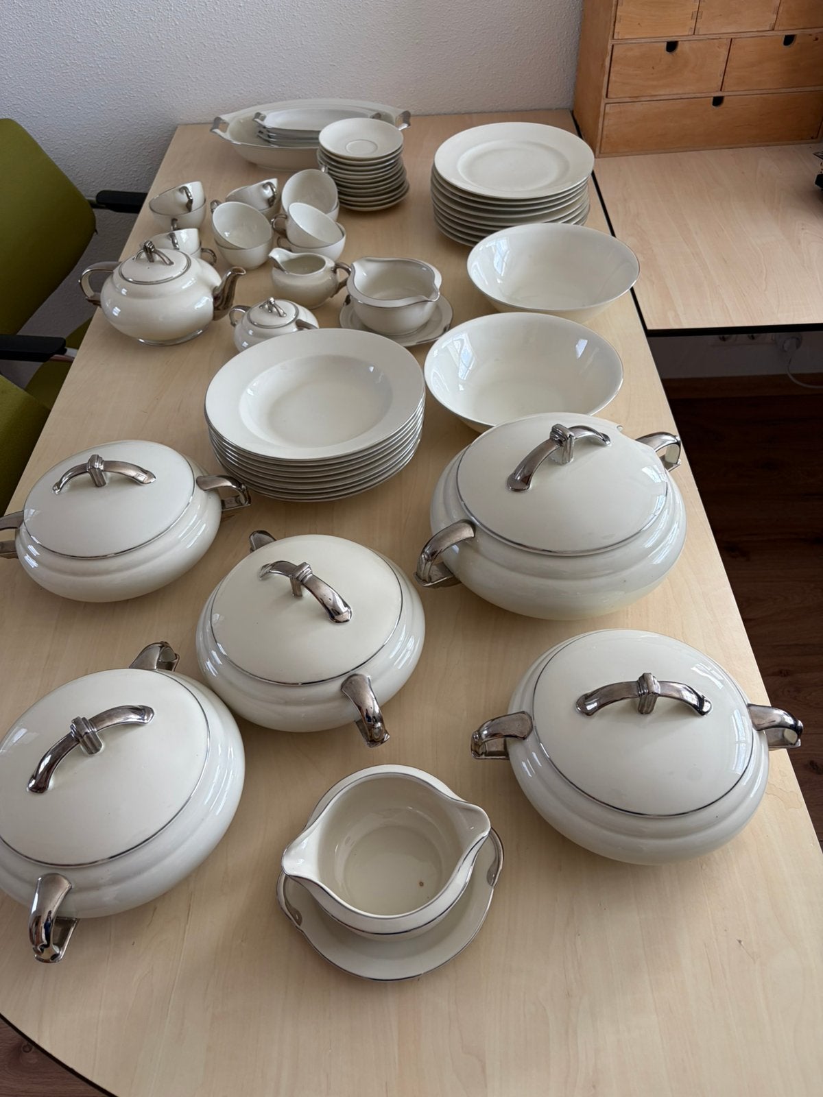Oud Porseleinen servies Victoria, Ophalen