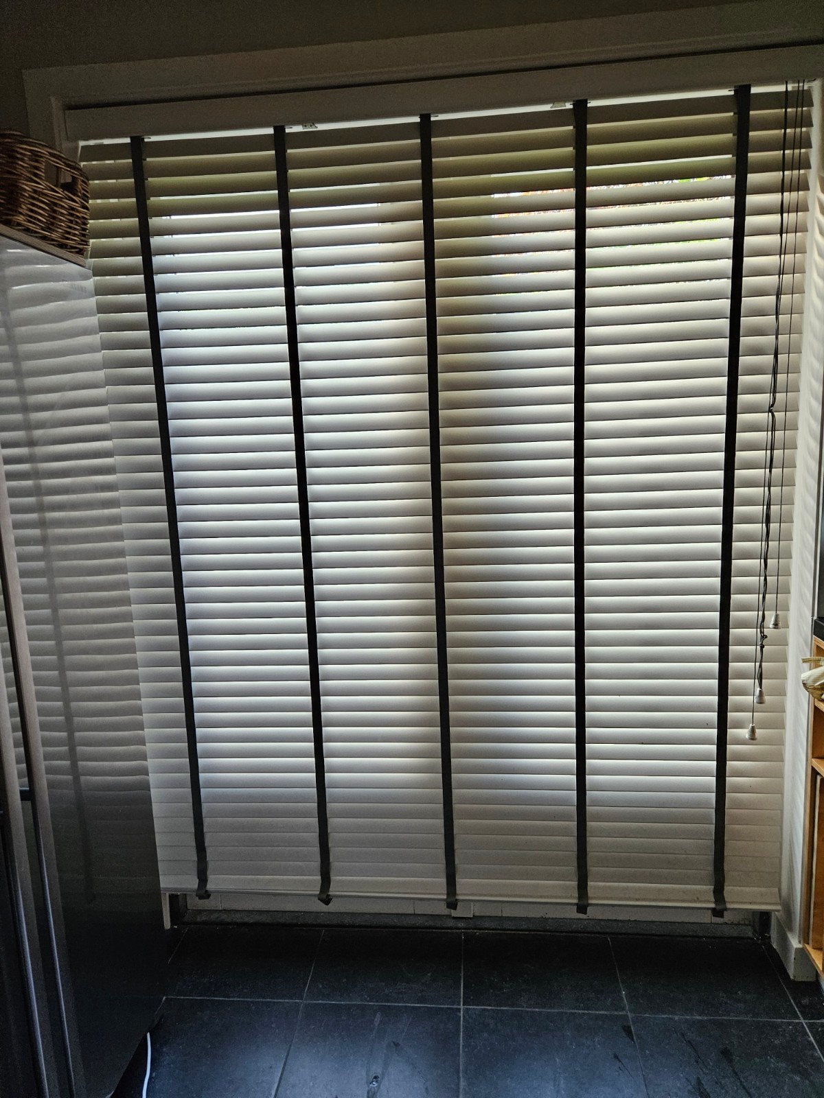Luxaflex houten jaloezie - Wit met grijze ladderband, Ophalen, Jaloezie, Gebruikt, 170 cm