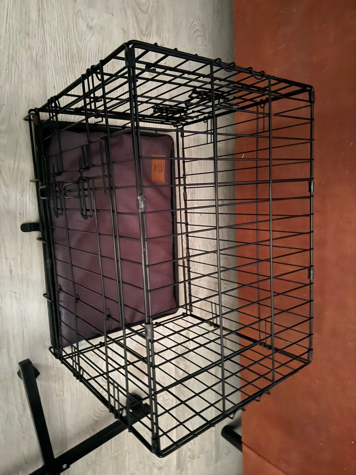 Honden bench met 2 deuren zwart met kussen, Dieren en Toebehoren, Hondenhokken, Ophalen, Zo goed als nieuw, 75 tot 110 cm, Minder dan 65 cm