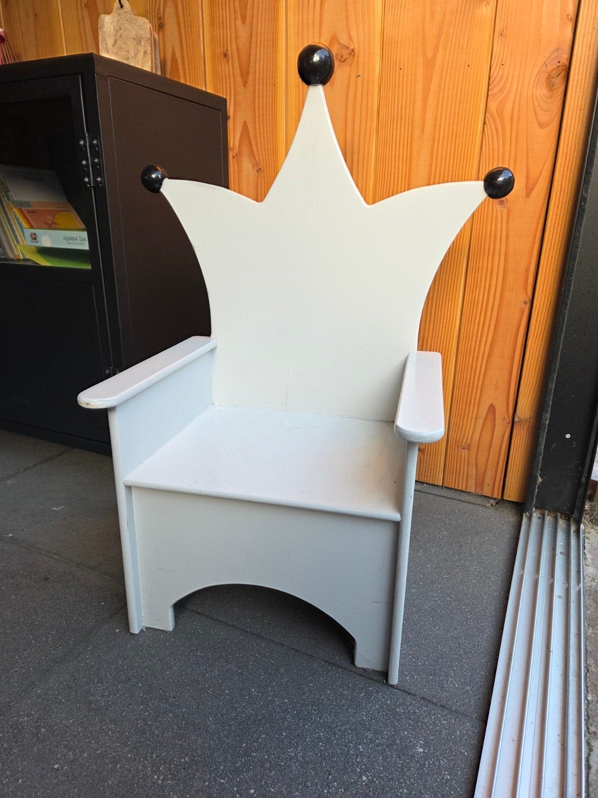 Witte kinderstoel (prinses) in kroonvorm, Kinderen en Baby's, Kinderkamer | Tafels en Stoelen, Ophalen, Gebruikt, Stoel(en)