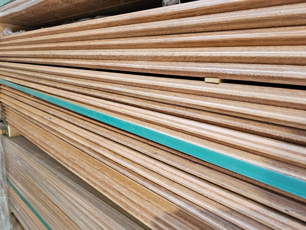 PARTIJ MES/GROEF HARDHOUT GEVELBEKLEDING 21x90/120/145   Har, Doe-het-zelf en Verbouw, Minder dan 25 mm, Nieuw, Ophalen of Verzenden