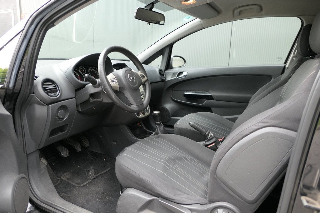 Opel Corsa 1.4-16V Enjoy NAP JAAR APK, Voorwielaandrijving, Gebruikt, 4 cilinders, Zwart