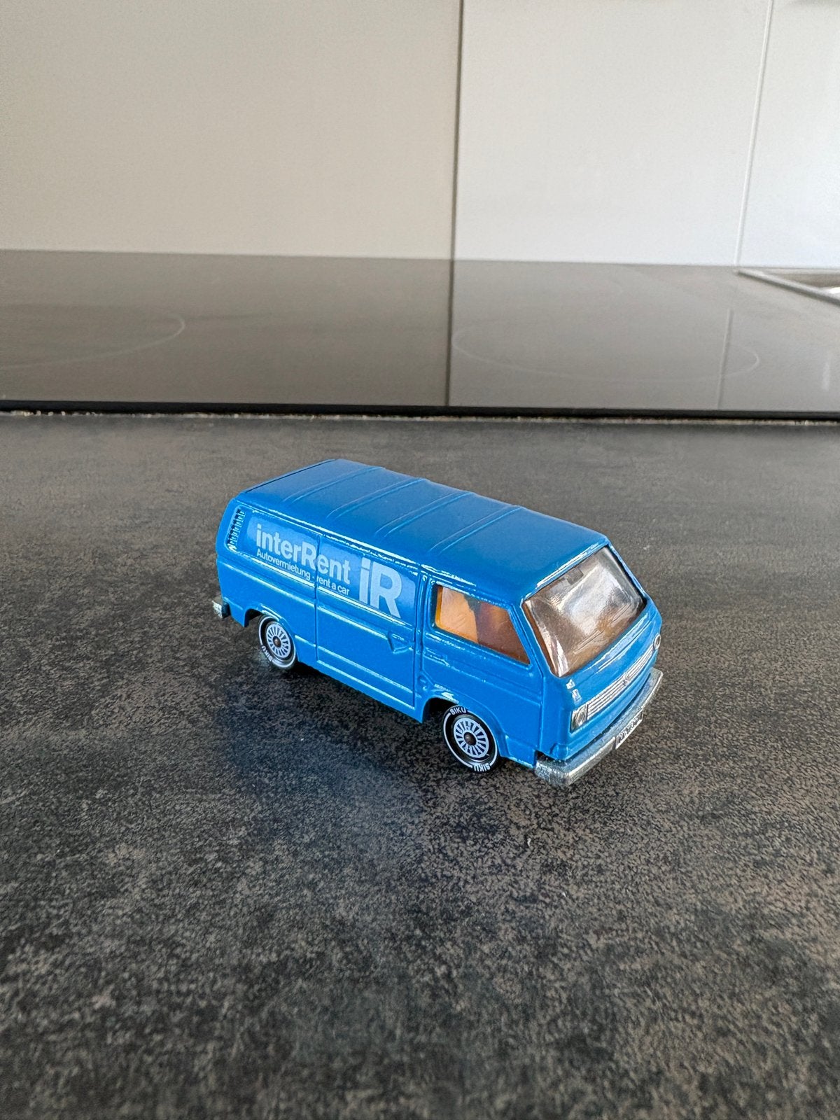 Siku VW Transporter InterRent, Ophalen of Verzenden, Zo goed als nieuw, Bus of Vrachtwagen, SIKU