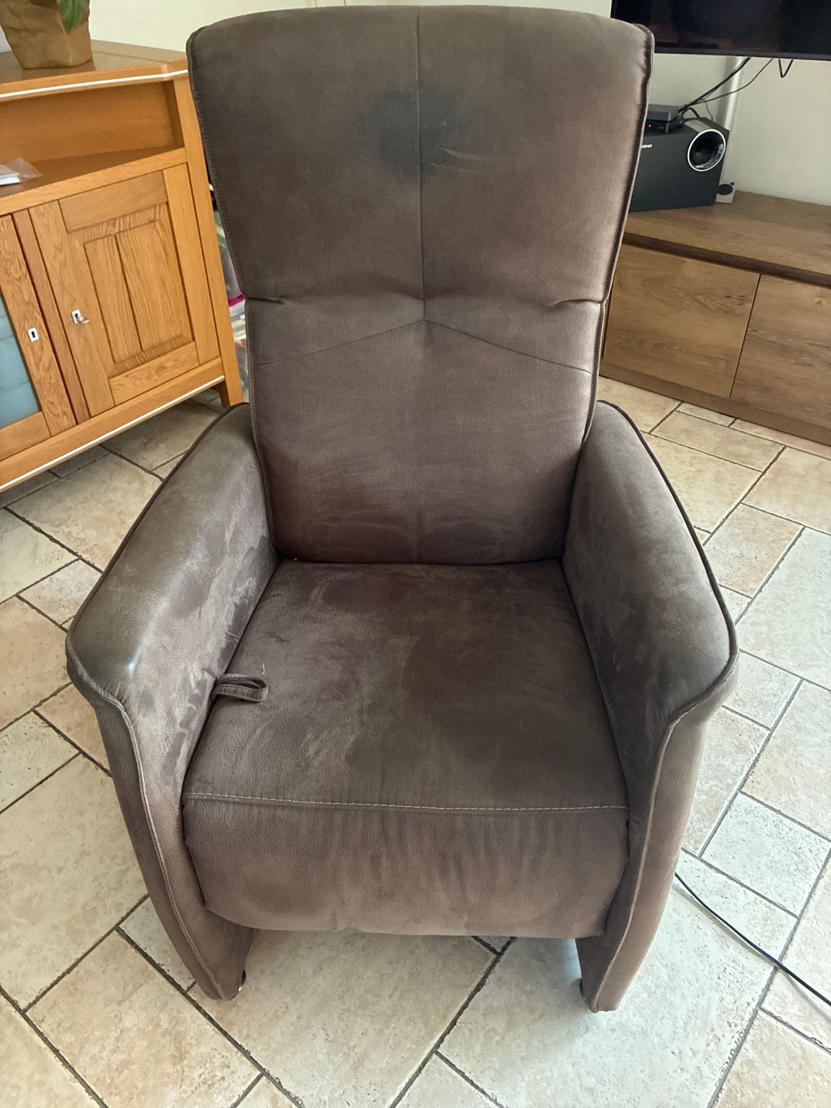 Bruine relaxfauteuil met elektrische verstelling, Huis en Inrichting, Fauteuils, Ophalen, Gebruikt, 75 tot 100 cm, Stof