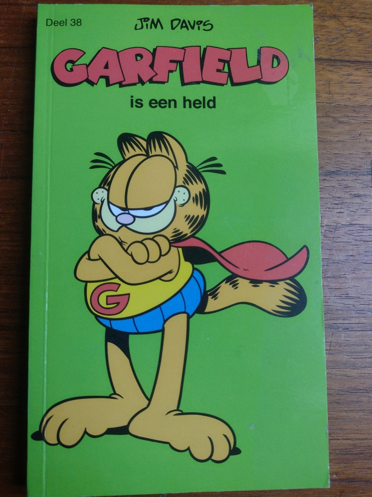 Garfield is een held - Deel 38 door Jim Davis, Eén stripboek, Ophalen of Verzenden, Gelezen, Jim Davis