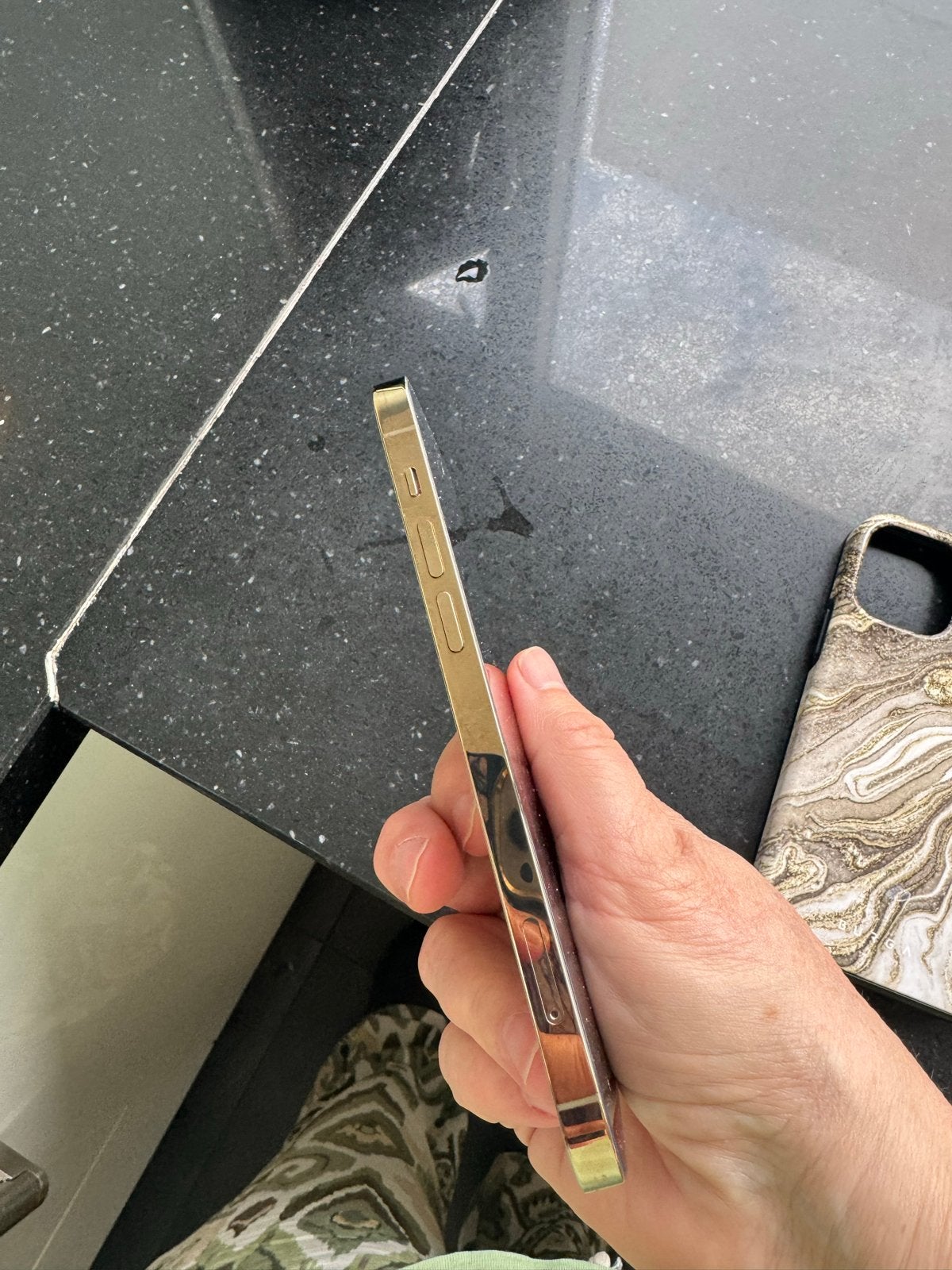 Foto 4 van iPhone 12 Pro  Goud 128GB - Zo goed als nieuw