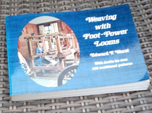 Weaving with foot-power looms. Edward F. Worst. 0486230643., Ophalen of Verzenden, Zo goed als nieuw, Overige onderwerpen
