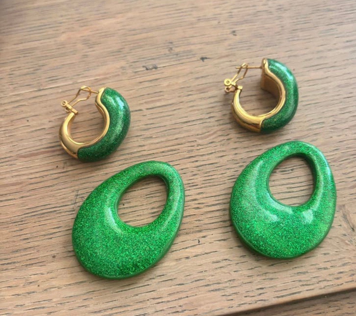 Zo goed als nieuw groen  Juli Dans oorbellen, Sieraden, Tassen en Uiterlijk, Oorbellen, Ophalen of Verzenden, Zo goed als nieuw