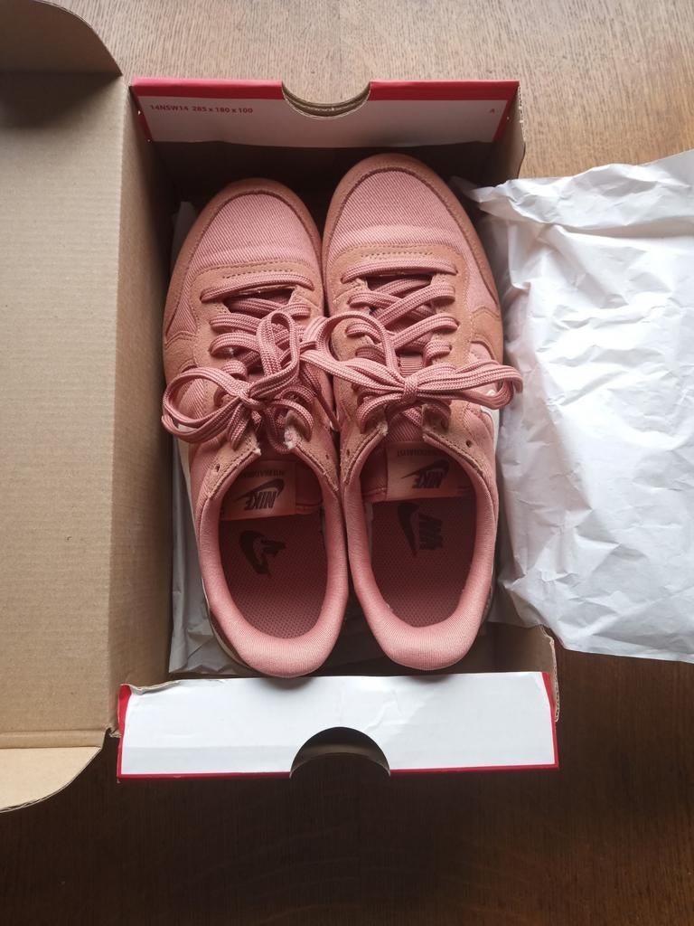 Nike 'internationalist' sneakers 38 oud/zalm roze. Nieuw., Ophalen of Verzenden, Nieuw, Hardloopschoenen, Nike
