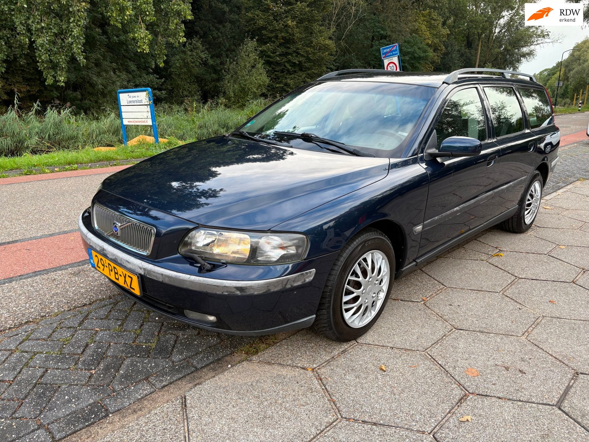 Volvo V70 2.4 Edition II + NIEUWE DISTRIBUTIE!, Auto's, Voorwielaandrijving, Blauw, Euro 4, 84 €/maand