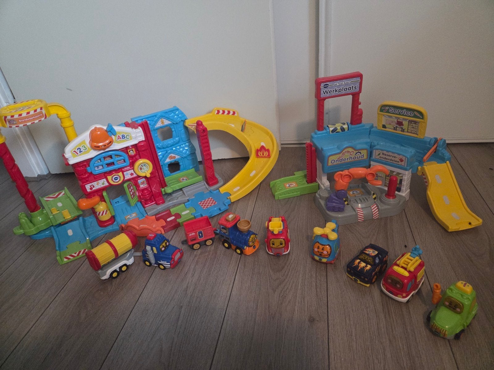 vtech toet toet brandweerkazerne en werkplaats grote set!!, Ophalen, Zo goed als nieuw